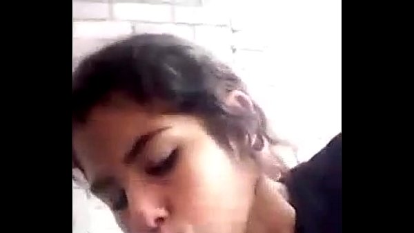 Nena Caliente de 18 Años Le Encanta Mamar Pene